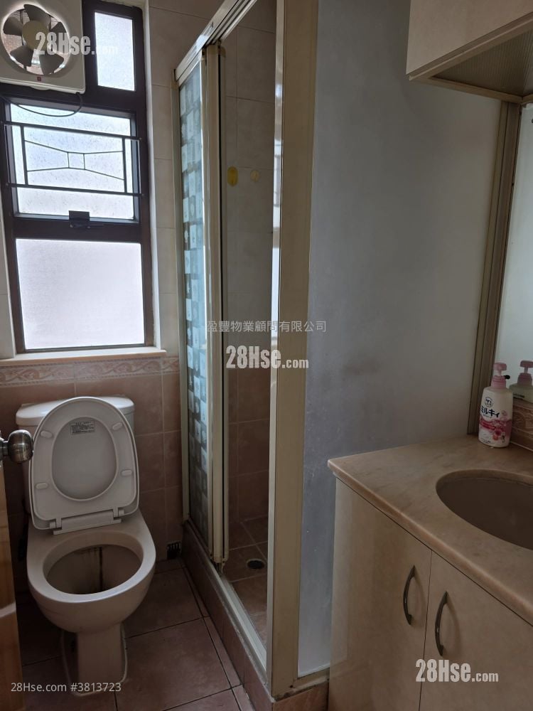 Sing Kong Building Sell 2 Bedrooms , 1 Bathroom 307 ft²