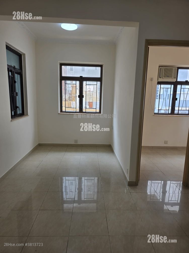 Sing Kong Building Sell 2 Bedrooms , 1 Bathroom 307 ft²