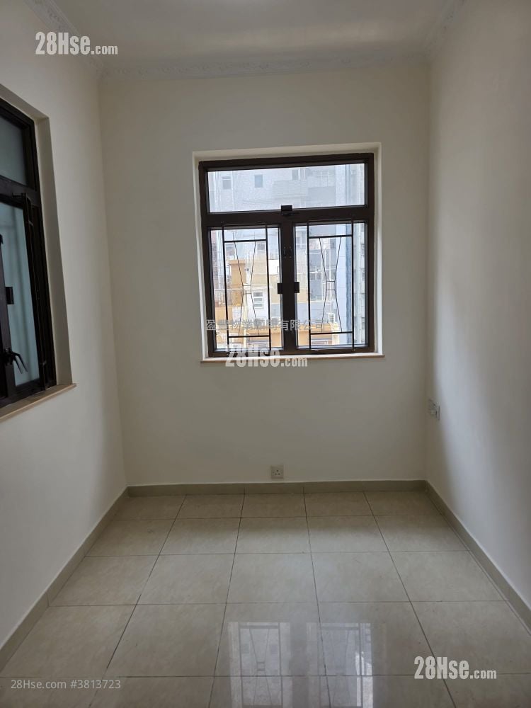 Sing Kong Building Sell 2 Bedrooms , 1 Bathroom 307 ft²