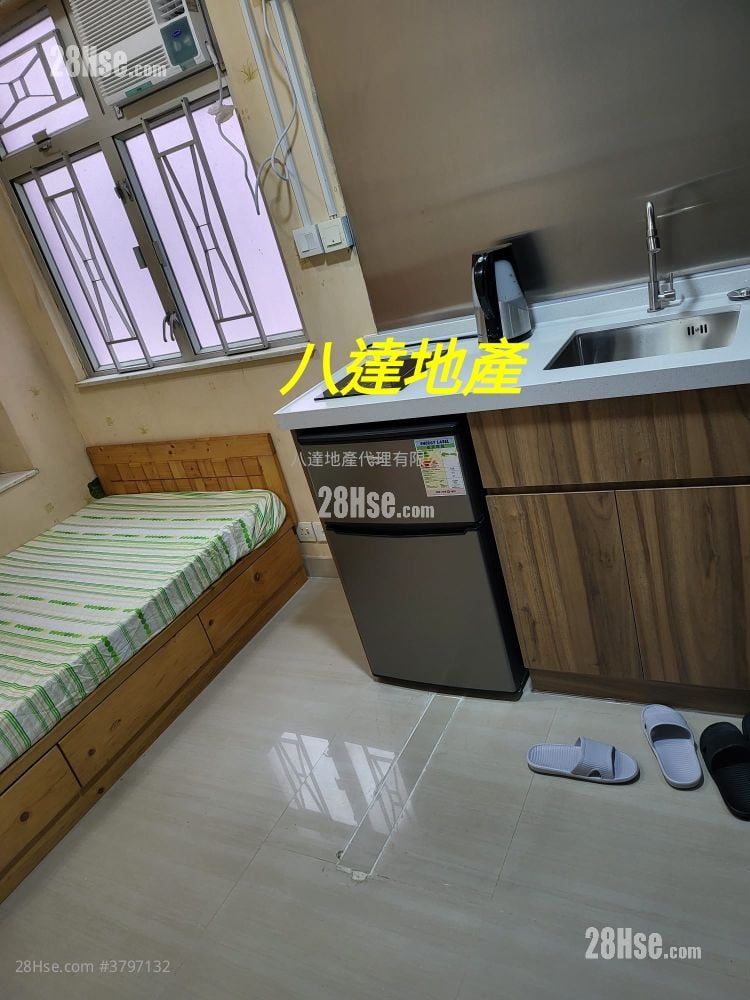 Tung Hing Building Rental Studio , 1 Bathroom 120 ft²