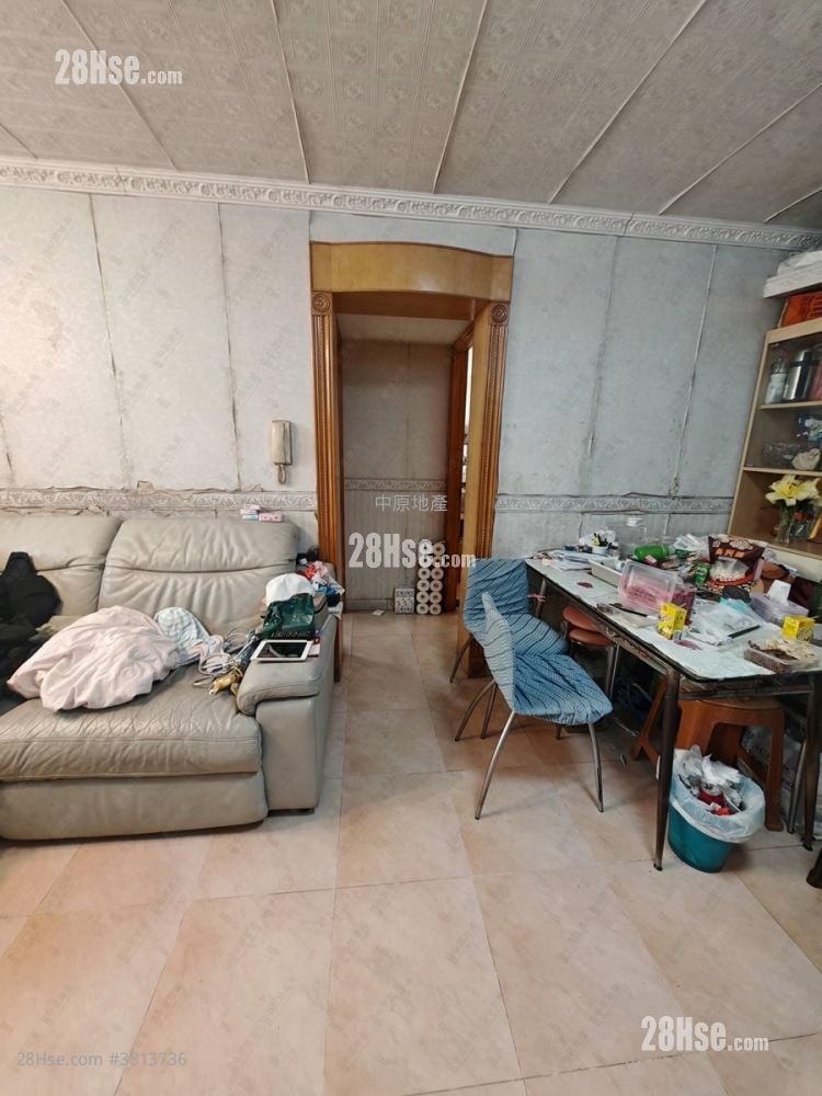 Tin Shing Court Sell 3 Bedrooms 594 ft²