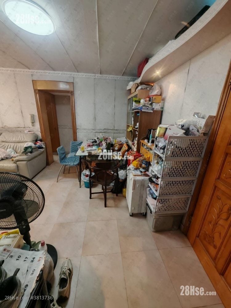 Tin Shing Court Sell 3 Bedrooms 594 ft²