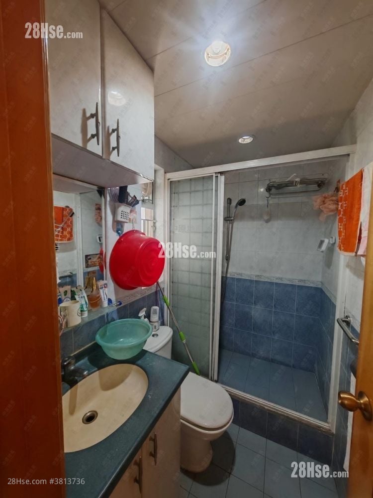 Tin Shing Court Sell 3 Bedrooms 594 ft²