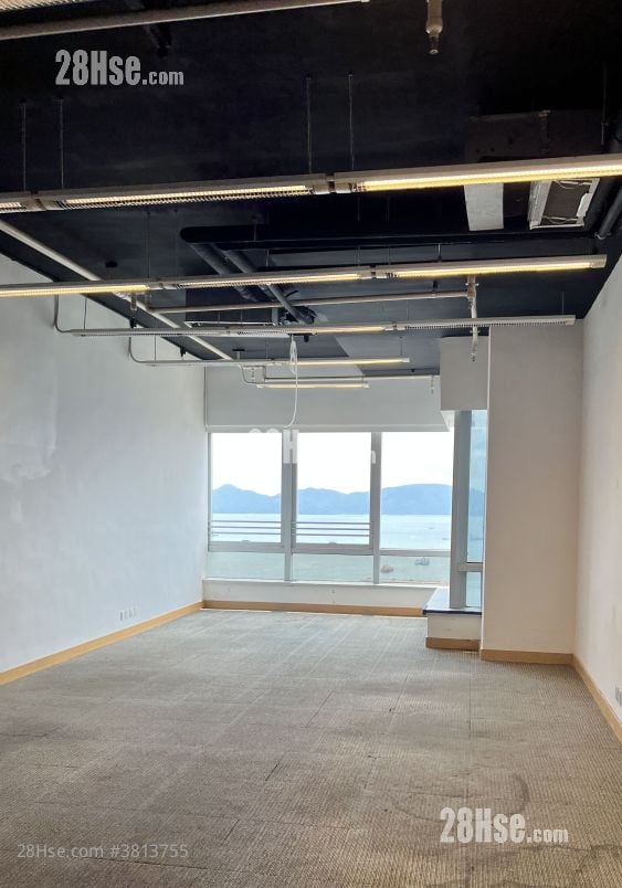 罕有特色單位，全落地玻璃開陽海景！
Distinctive sky unit with sea view!