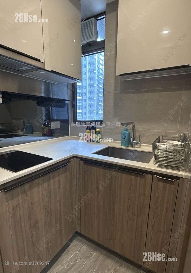 Centra Horizon Sell Studio , 1 Bathroom 243 ft²