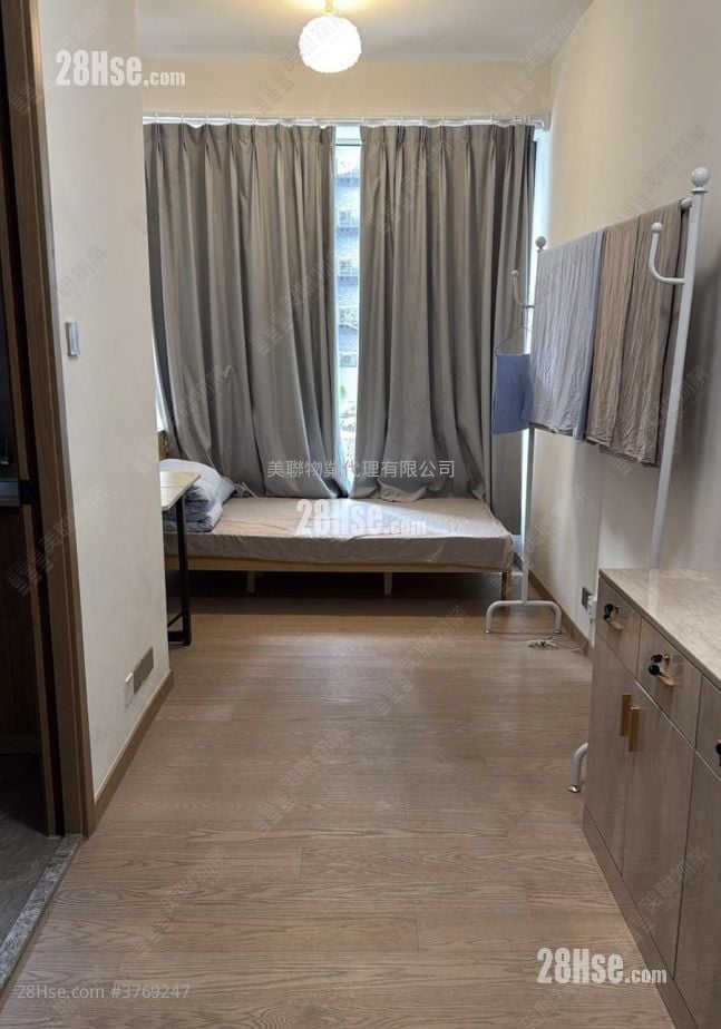 Centra Horizon Sell Studio , 1 Bathroom 243 ft²