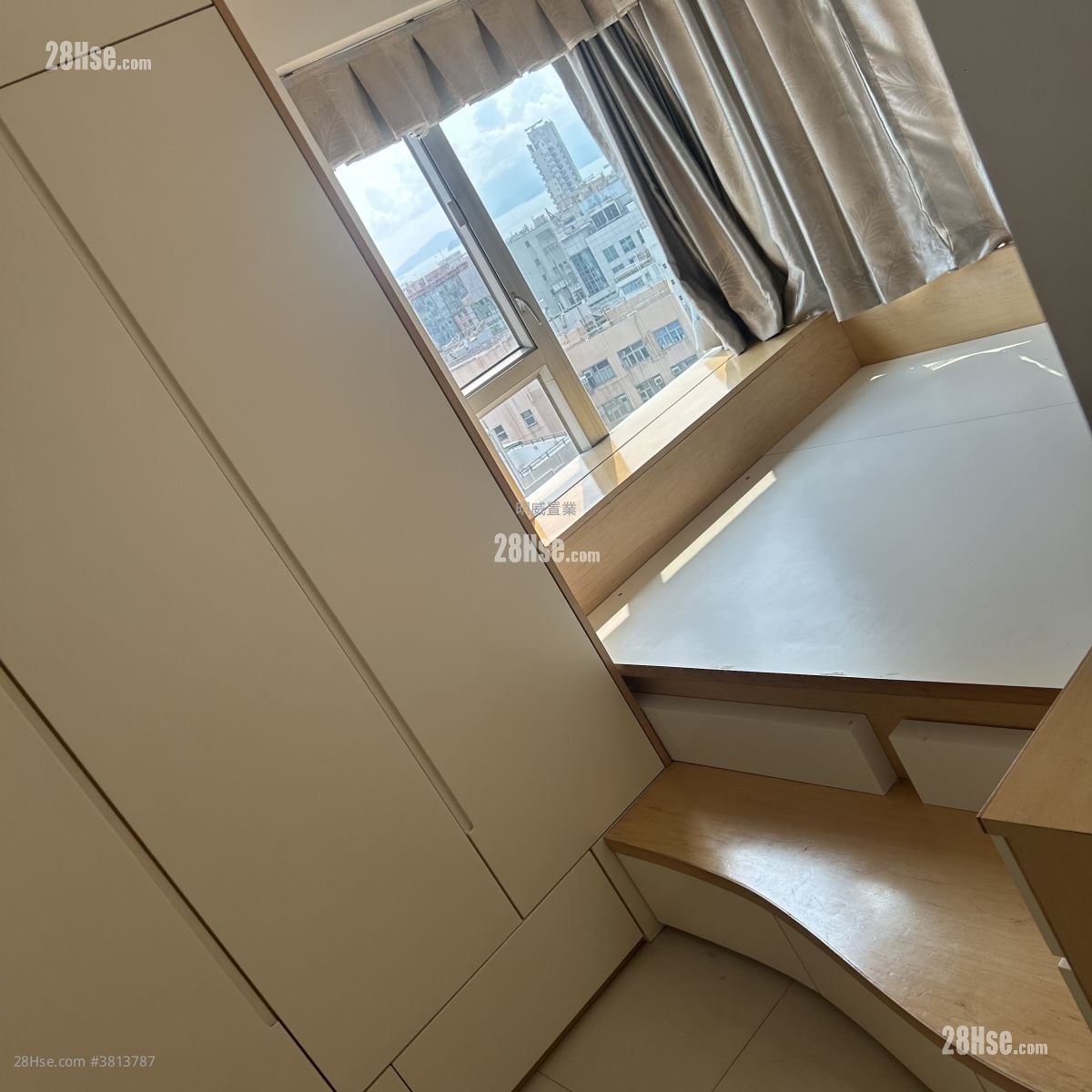 Paradise Square Rental 454 ft²