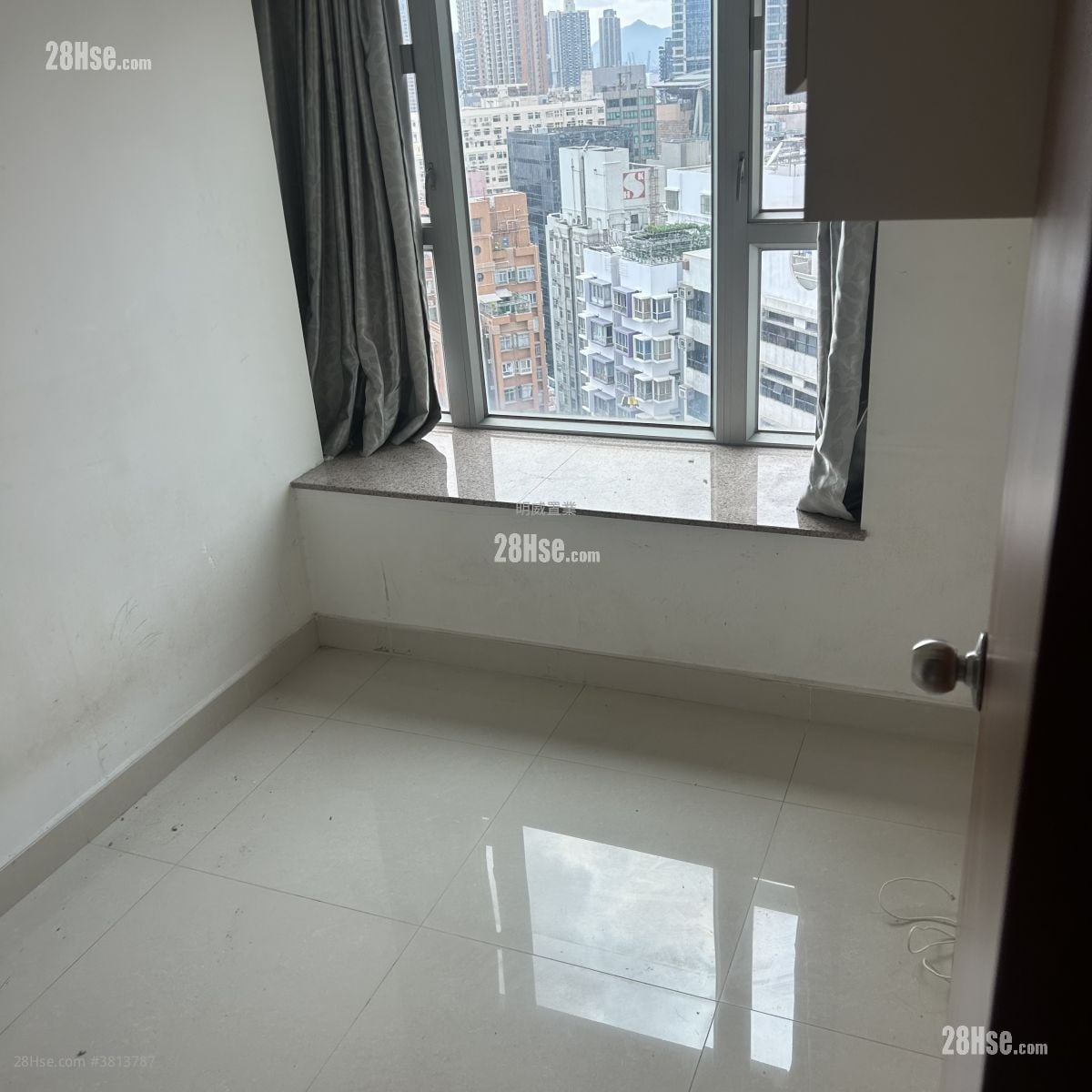 Paradise Square Rental 454 ft²