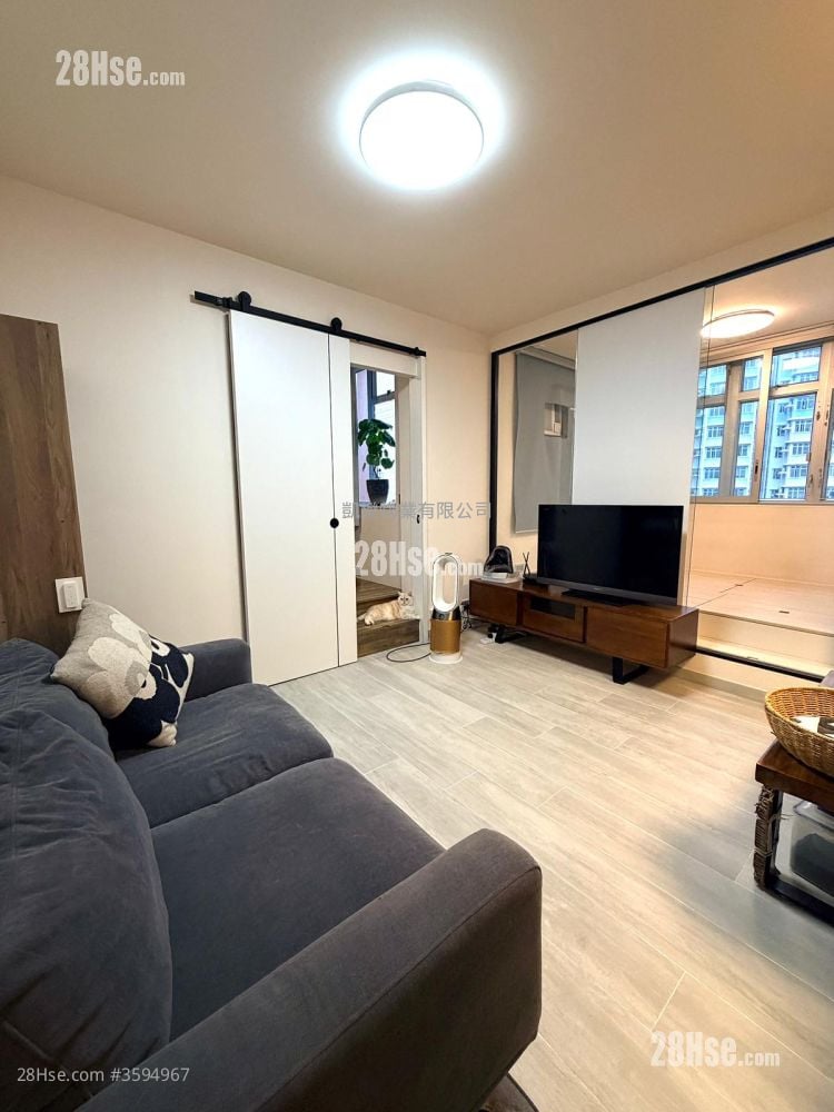 Hoi Lok Court Sell 3 Bedrooms , 1 Bathroom 480 ft²