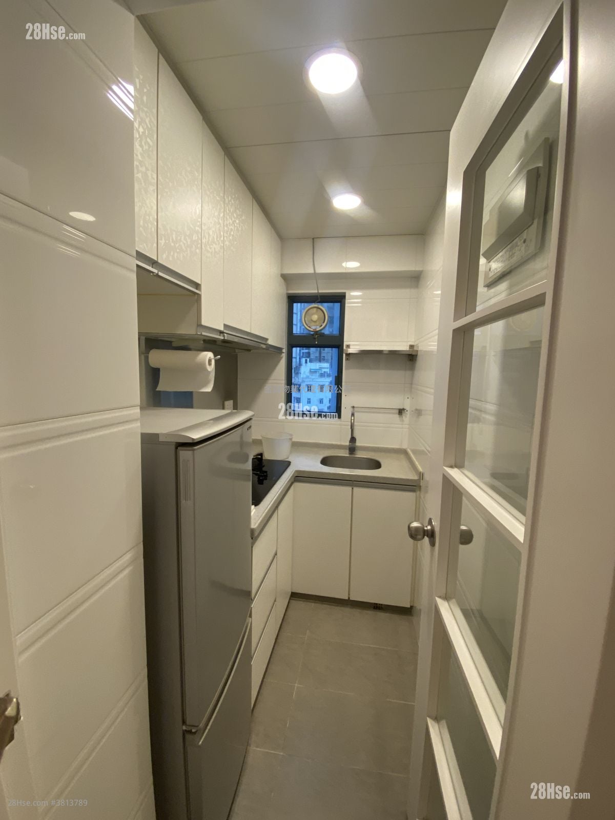 厨房: 俊升华庭 租盘 1 房 , 1 浴室 460 平方尺