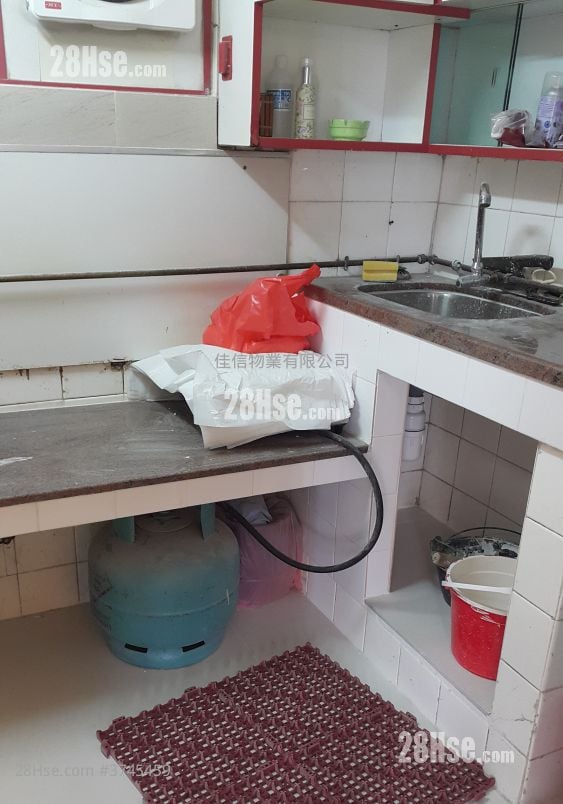 唐楼 售盘 2 房 , 1 浴室 273 平方尺