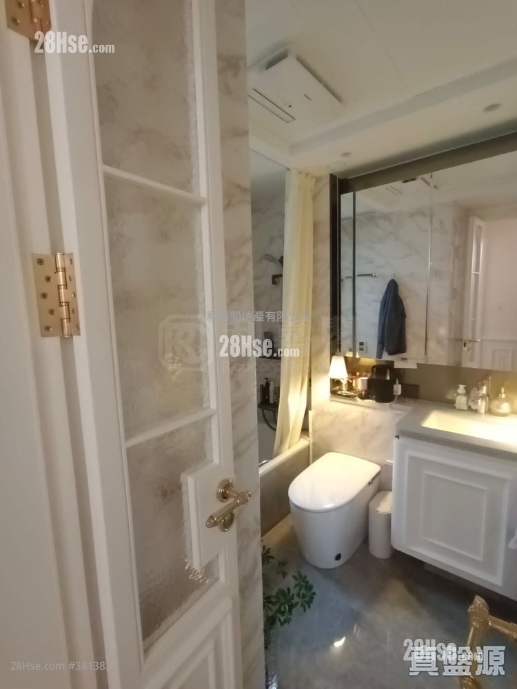 Grand Mayfair  Rental 3 Bedrooms , 1 Bathroom 522 ft²