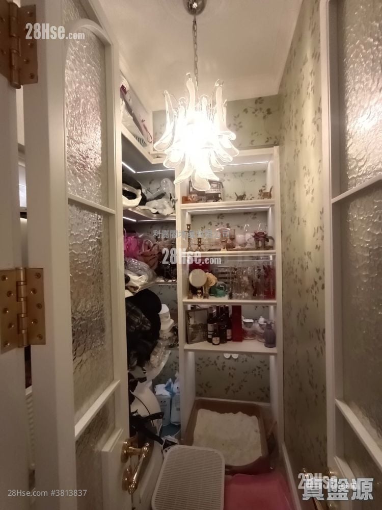 Grand Mayfair  Rental 3 Bedrooms , 1 Bathroom 522 ft²