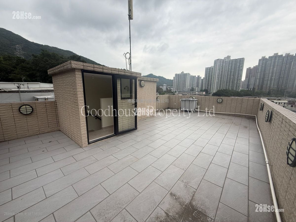Tseung Kwan O Village Sell 3 Bedrooms , 1 Bathroom 700 ft²