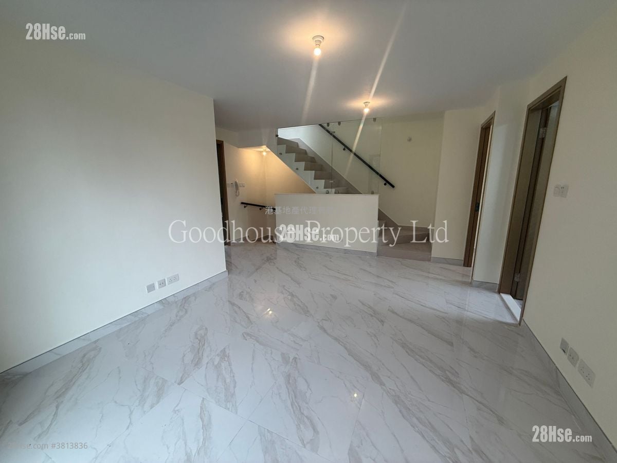 Tseung Kwan O Village Sell 3 Bedrooms , 1 Bathroom 700 ft²