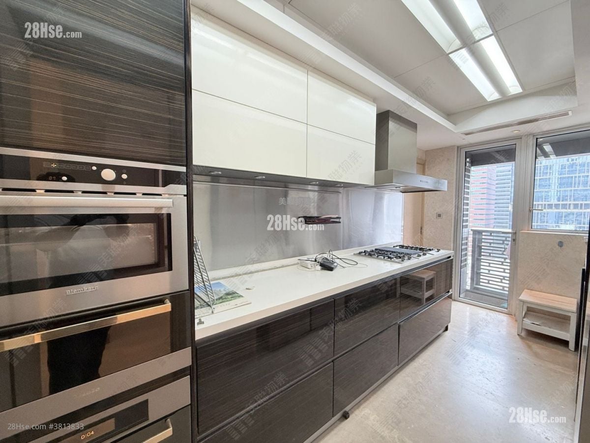 Marinella Sell 4 Bedrooms 1,703 ft²