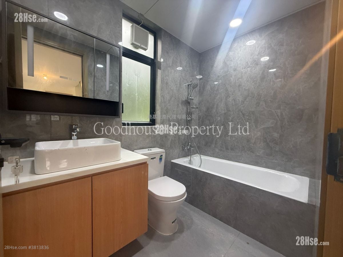Tseung Kwan O Village Sell 3 Bedrooms , 1 Bathroom 700 ft²