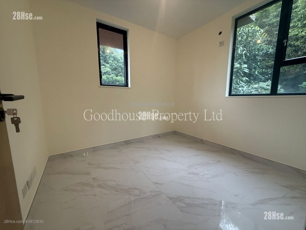 Tseung Kwan O Village Sell 3 Bedrooms , 1 Bathroom 700 ft²