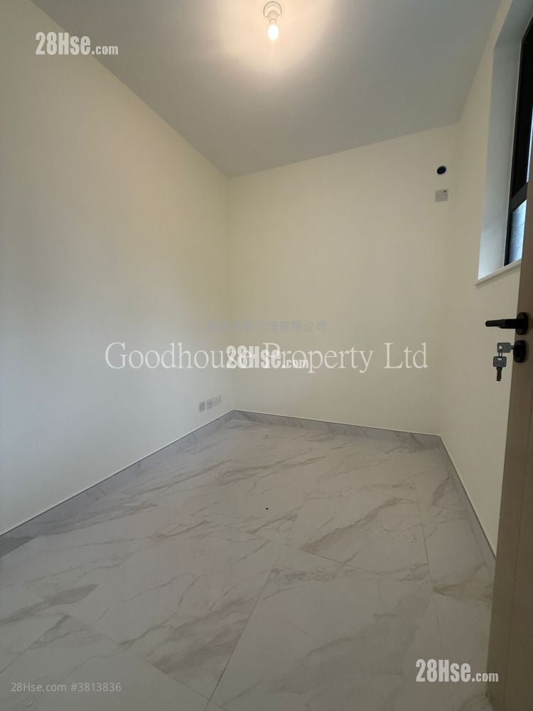 Tseung Kwan O Village Sell 3 Bedrooms , 1 Bathroom 700 ft²