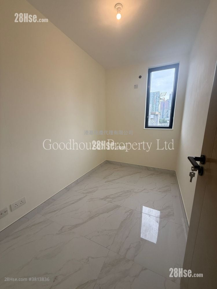 Tseung Kwan O Village Sell 3 Bedrooms , 1 Bathroom 700 ft²