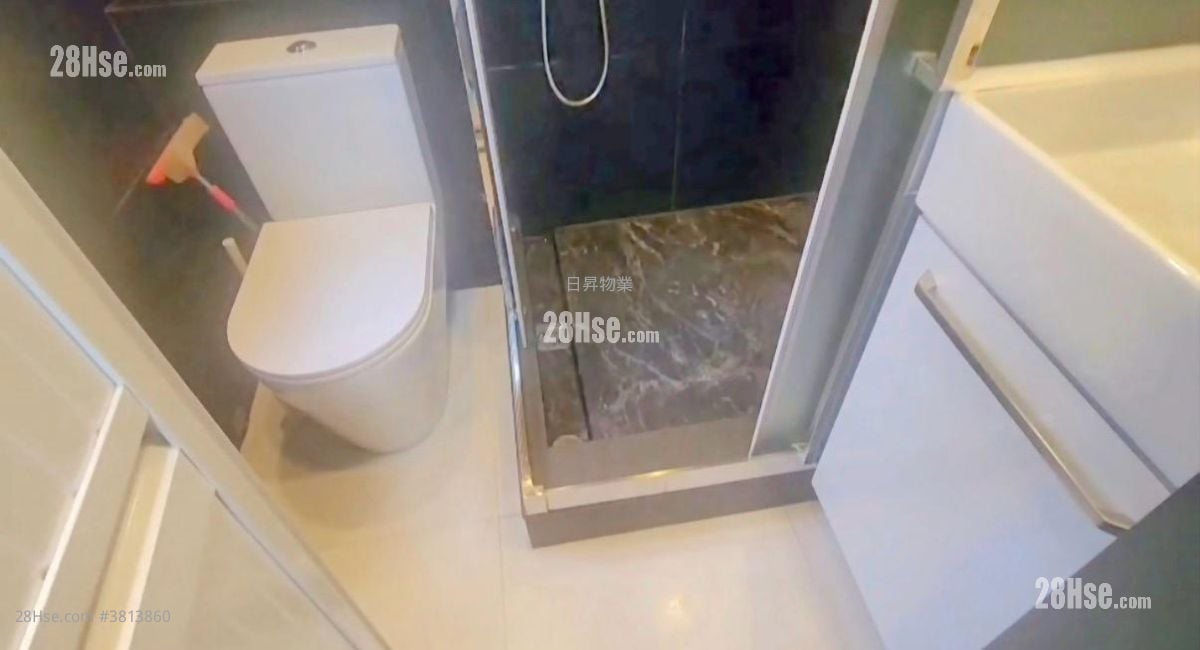 Sun Sing Buiding Sell 3 Bedrooms , 1 Bathroom 445 ft²