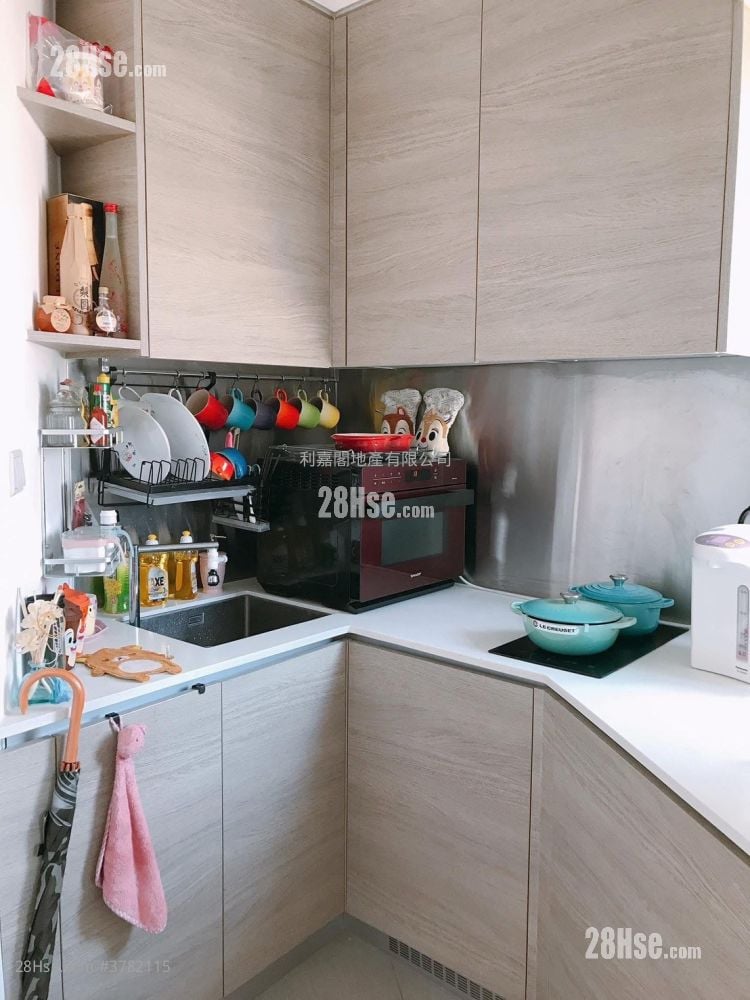 The Reach Sell 2 Bedrooms 439 ft²