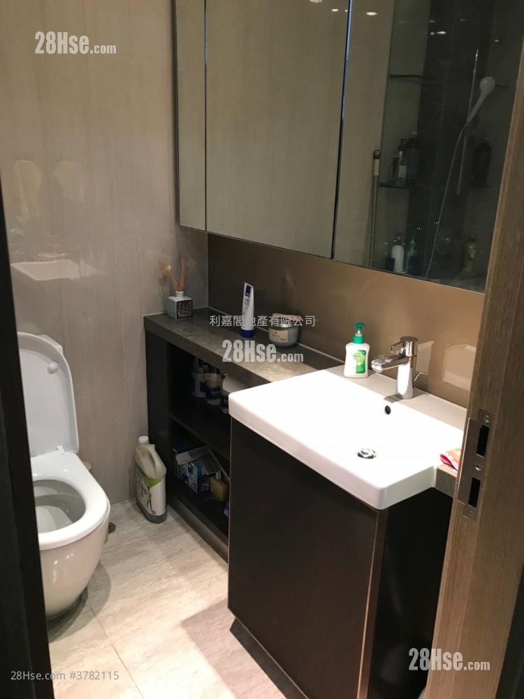 The Reach Sell 2 Bedrooms 439 ft²