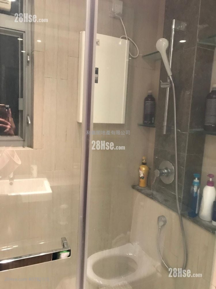 The Reach Sell 2 Bedrooms 439 ft²