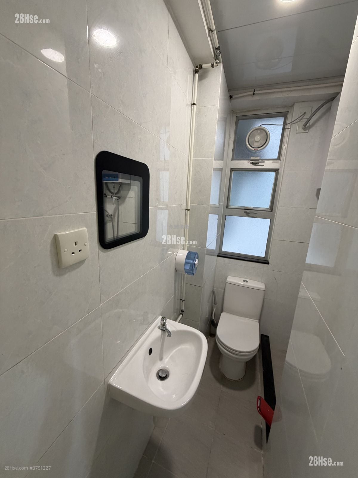 富安大厦 租盘 2 房 352 平方尺