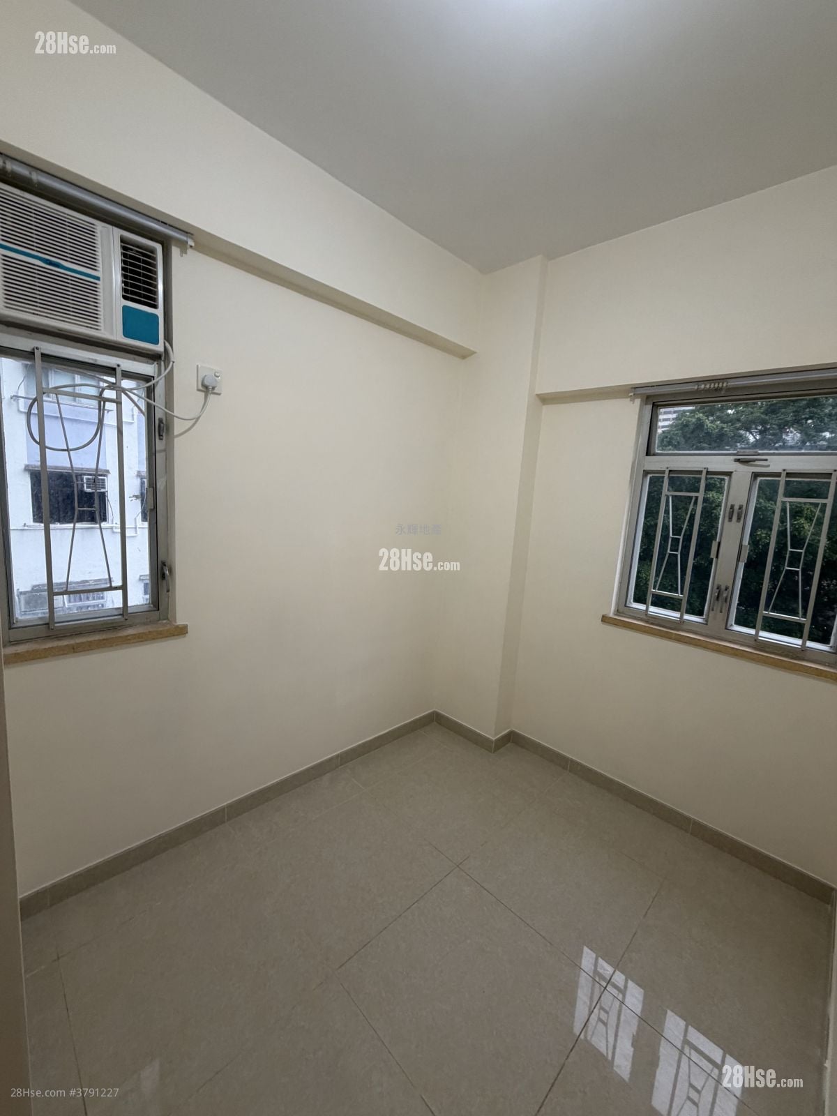 富安大厦 租盘 2 房 352 平方尺