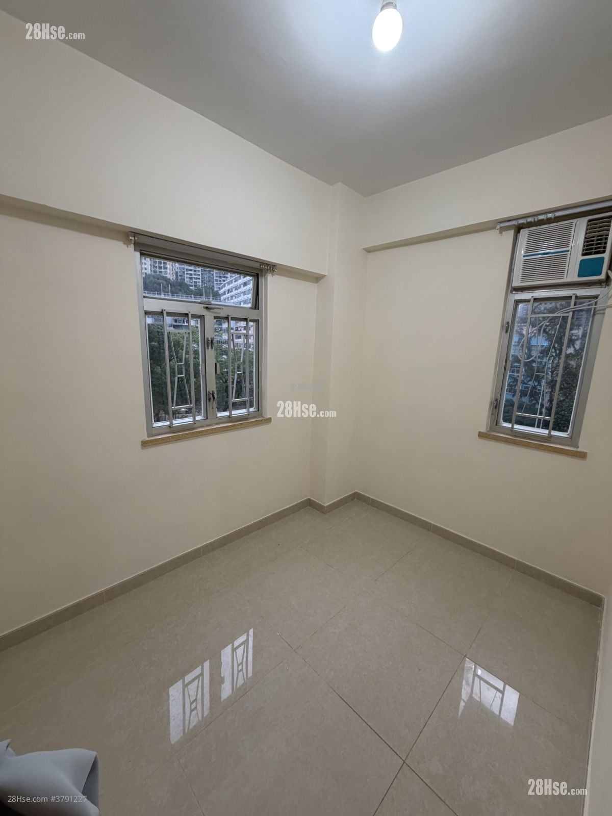 富安大厦 租盘 2 房 352 平方尺