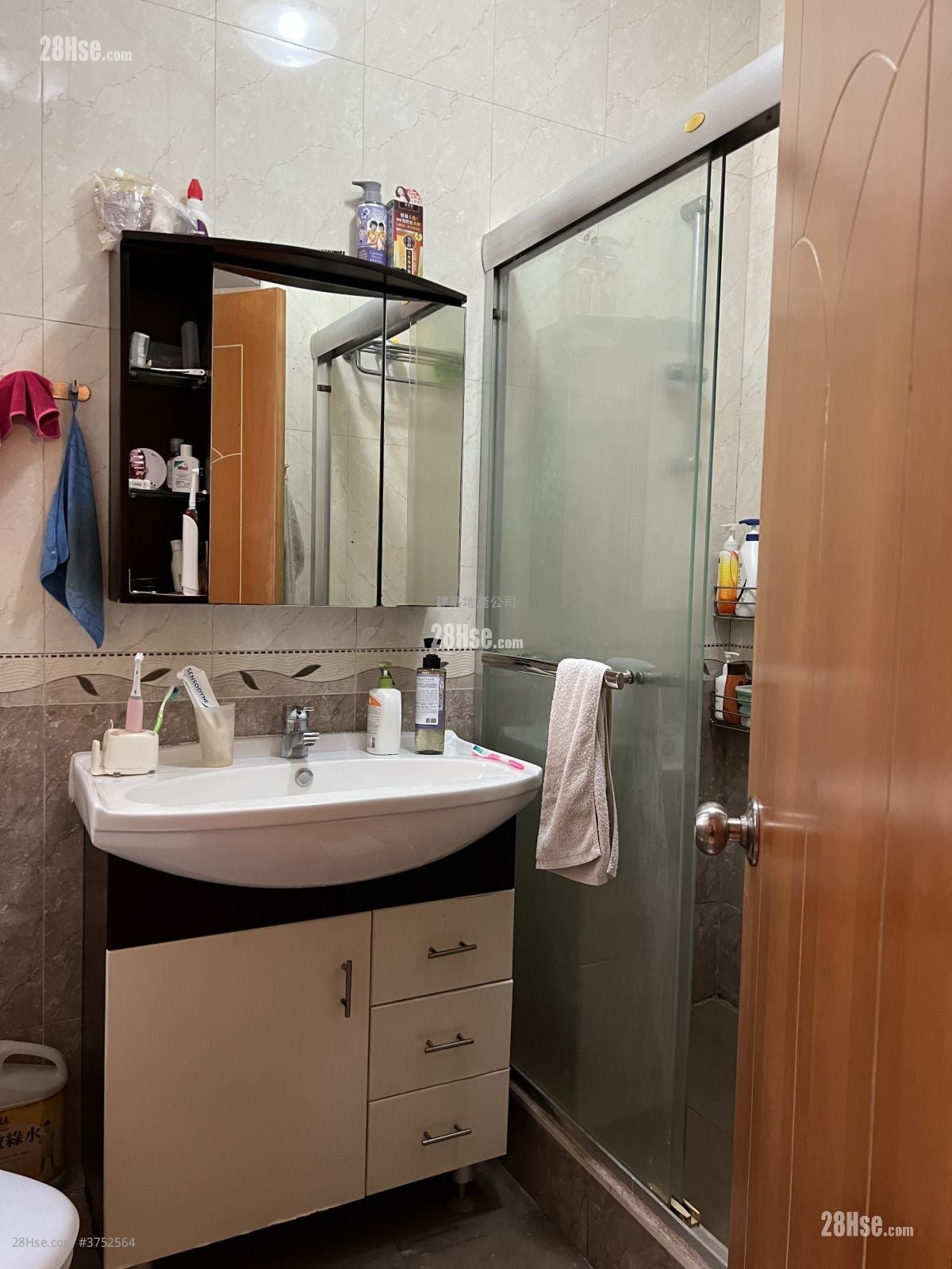 Cayman Rise Rental 3 Bedrooms , 2 Bathrooms 633 ft²