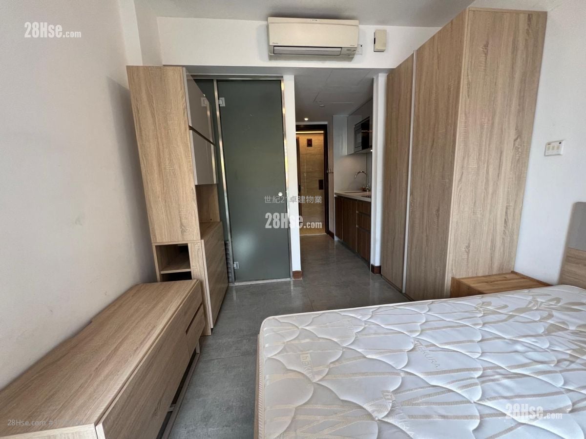 Ava62 Sell Studio , 1 Bathroom 173 ft²