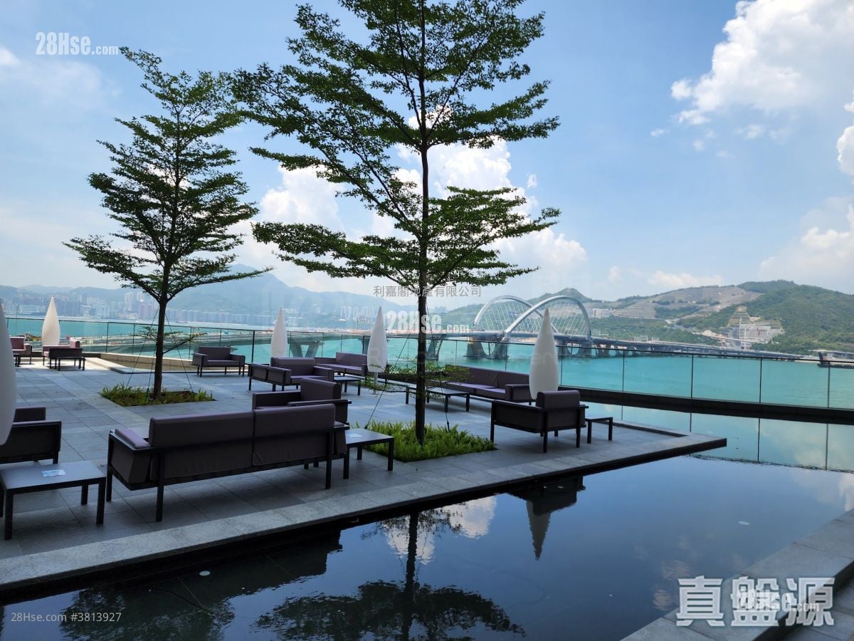 Sea To Sky Sell 2 Bedrooms , 1 Bathroom 468 ft²