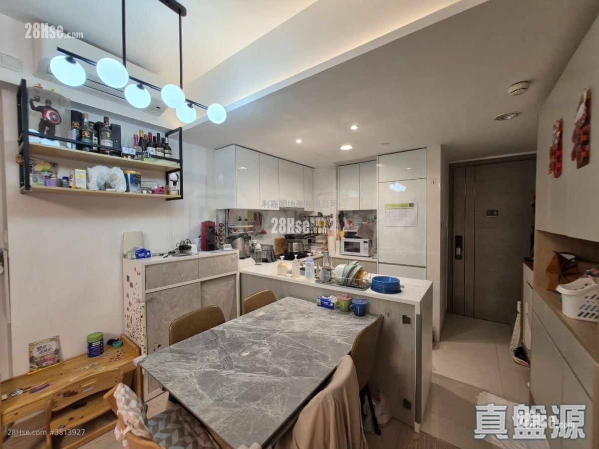 Sea To Sky Sell 2 Bedrooms , 1 Bathroom 468 ft²