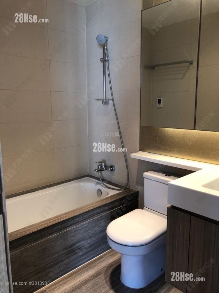 bathroom: The Visionary Rental 3 Bedrooms , 2 Bathrooms 1,031 ft²