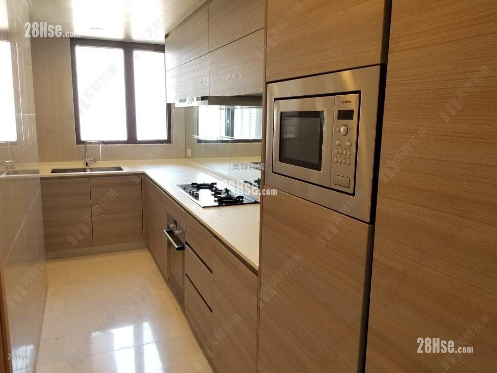 kitchen: The Visionary Rental 3 Bedrooms , 2 Bathrooms 1,031 ft²