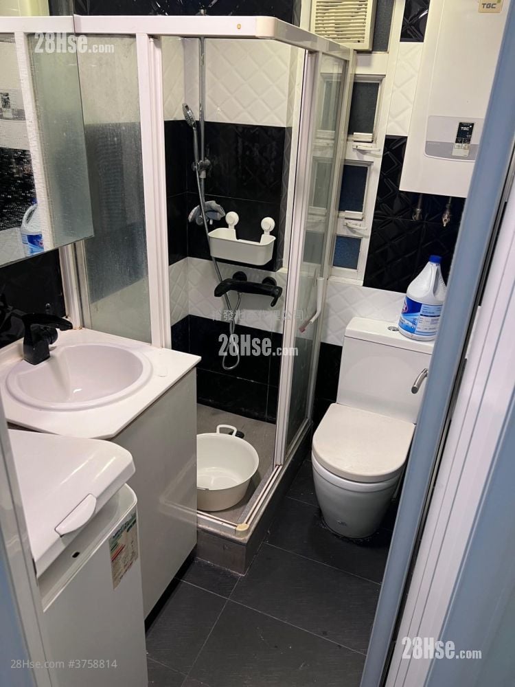 万安大厦 租盘 1 房 216 平方尺