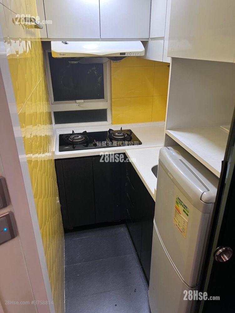 万安大厦 租盘 1 房 216 平方尺