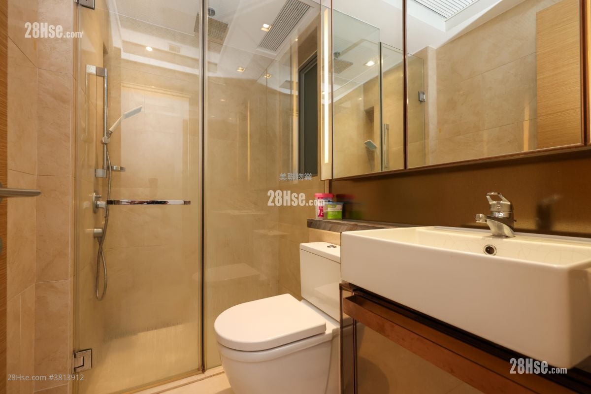 浴室: 东环 售盘 2 房 , 1 浴室 453 平方尺