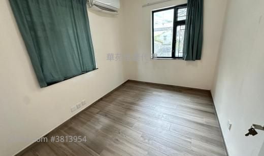 Village Sell 3 Bedrooms , 2 Bathrooms 698 ft²