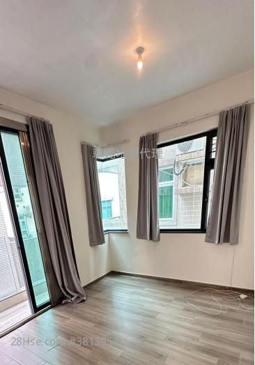 Village Sell 3 Bedrooms , 2 Bathrooms 698 ft²