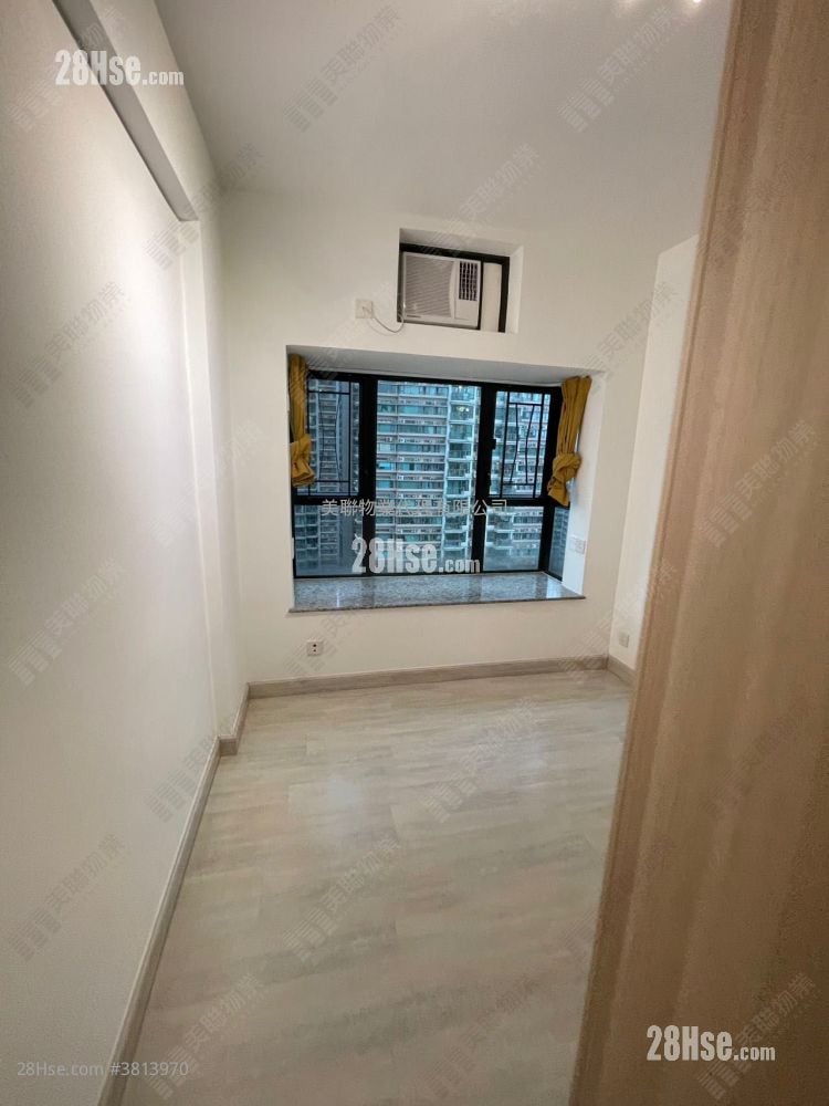 Nan Fung Plaza Sell 2 Bedrooms , 1 Bathroom 447 ft²