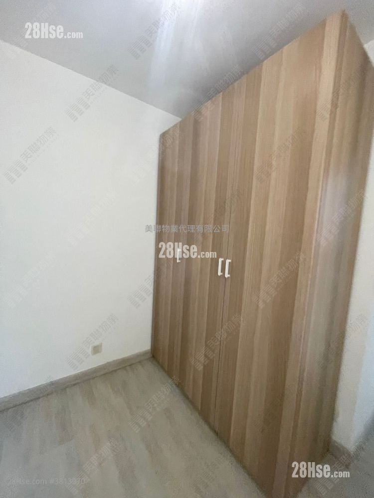 Nan Fung Plaza Sell 2 Bedrooms , 1 Bathroom 447 ft²