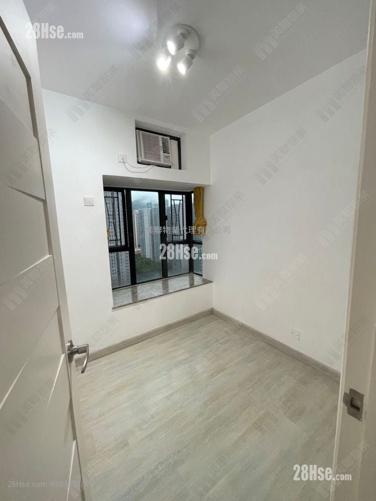Nan Fung Plaza Sell 2 Bedrooms , 1 Bathroom 447 ft²
