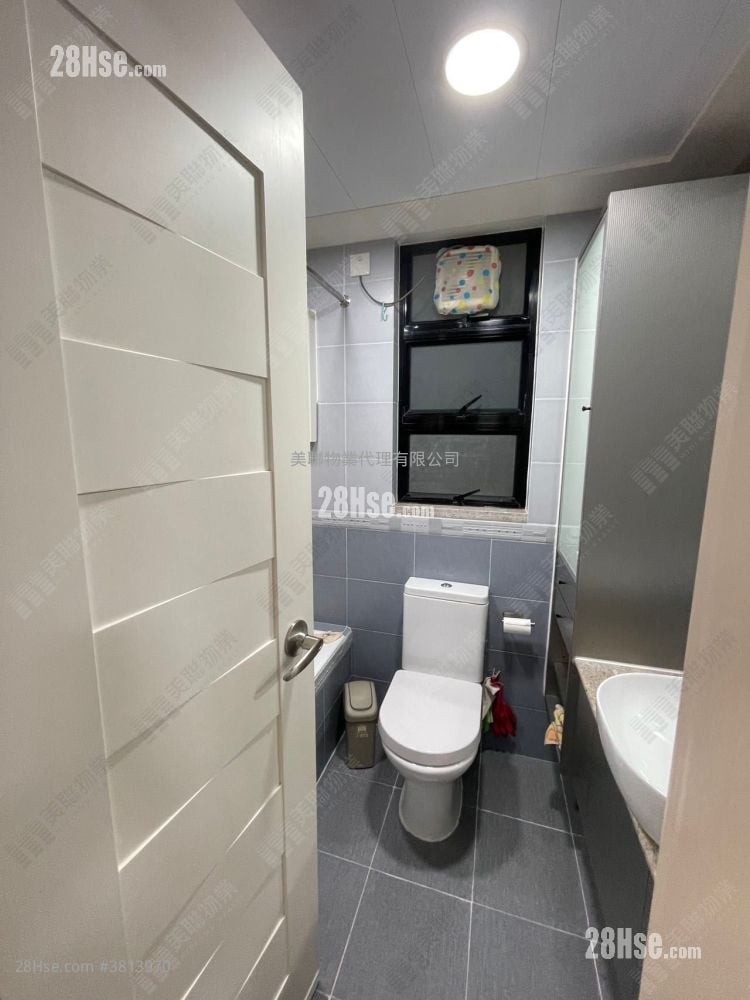 Nan Fung Plaza Sell 2 Bedrooms , 1 Bathroom 447 ft²