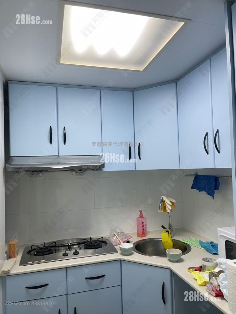 Nan Fung Plaza Sell 2 Bedrooms , 1 Bathroom 447 ft²