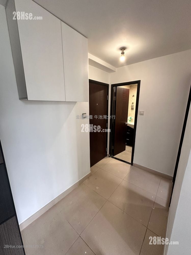 Lung Poon Court Rental 2 Bedrooms , 1 Bathroom 383 ft²