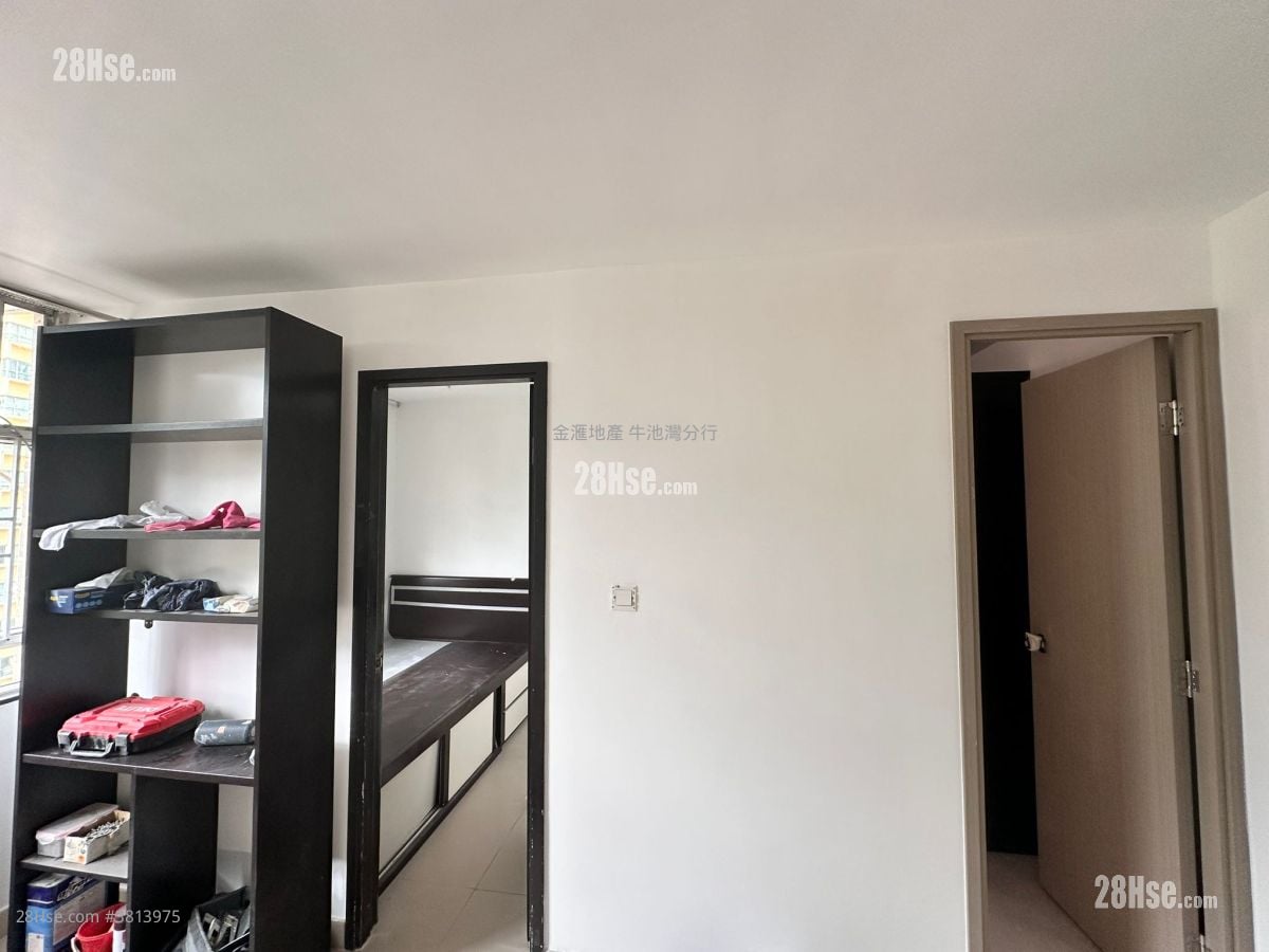 Lung Poon Court Rental 2 Bedrooms , 1 Bathroom 383 ft²