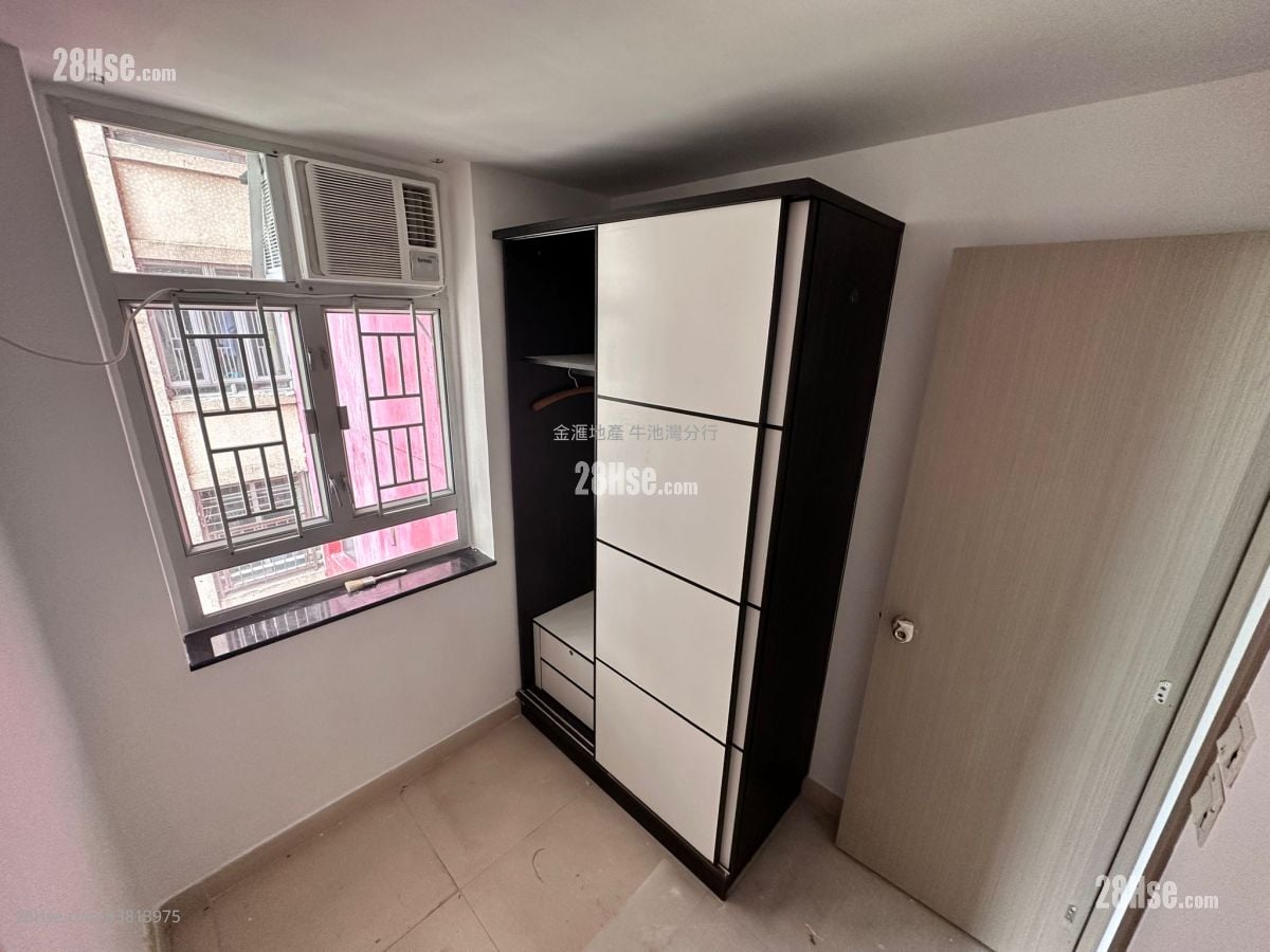 Lung Poon Court Rental 2 Bedrooms , 1 Bathroom 383 ft²